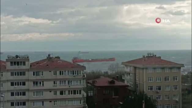 Avcılar Sahilinde Lodos Fırtınası: Yakıt Tankeri Kıyaya Tehlikeli Yaklaştı
