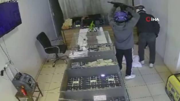 Hatay’da Kuyumcuyu Vurana Kadar Soğukkanlılıkla Soydular: 3 Dakikada 3 Kilo Altın Çaldılar