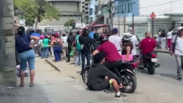 Venezuela’da Panik: ABD Saldırısı Sonrası Marketlere Akın